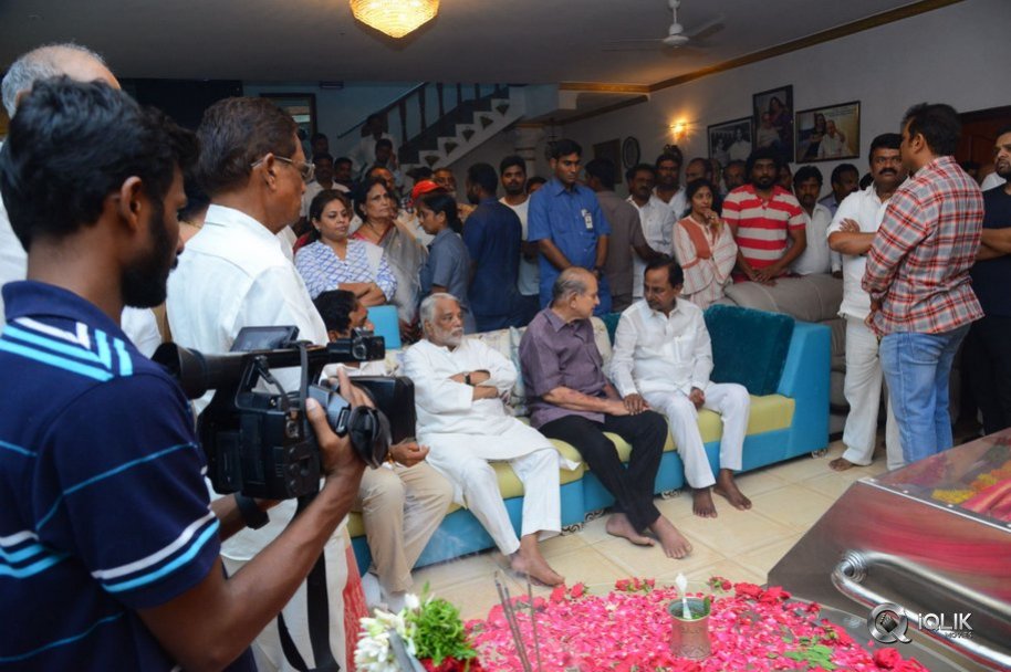 Celebrities-Pay-Homage-to-Vijaya-Nirmala-Garu